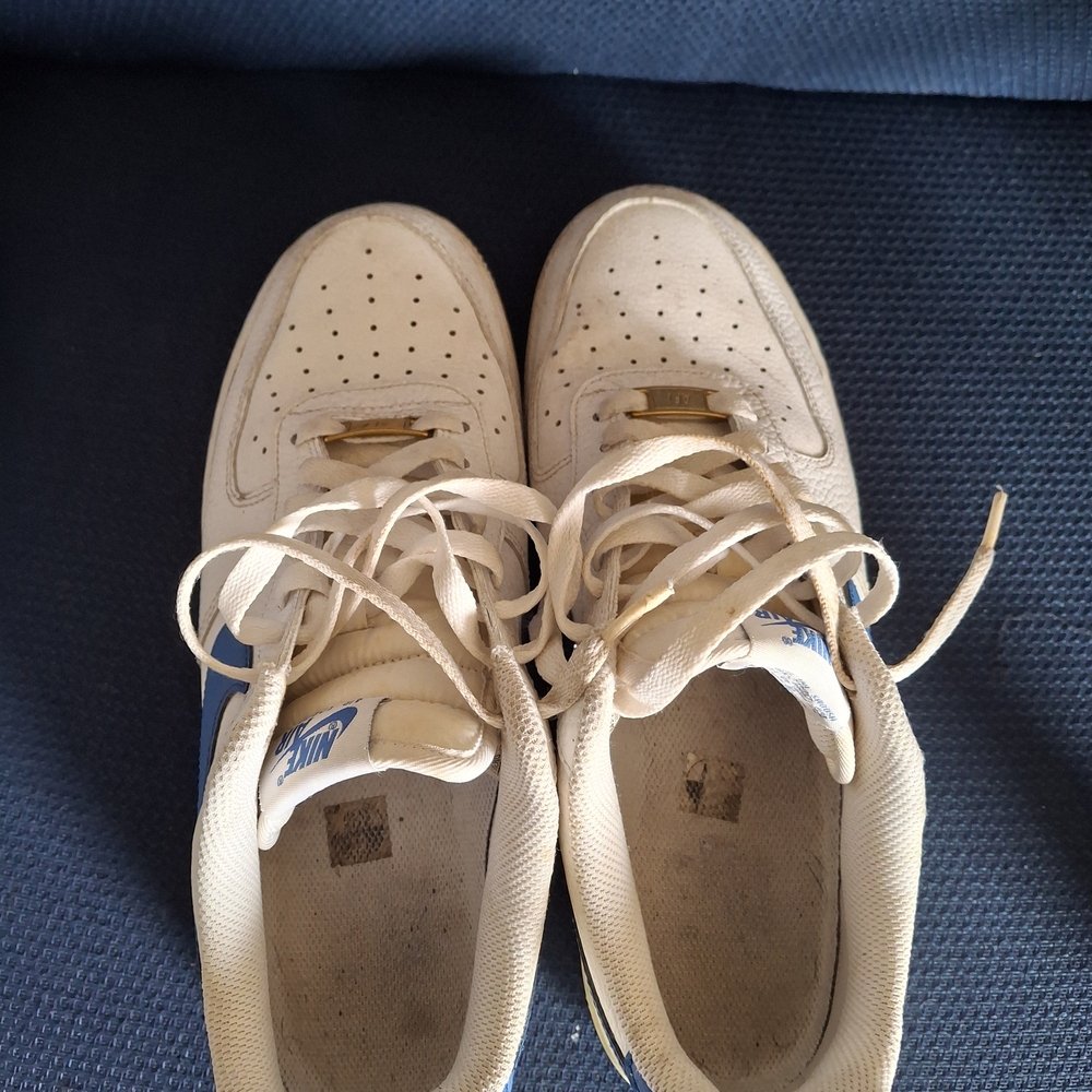 Nike Men’s Air Force 1 White Leather Sneakers with Blue Swoosh - Picture 5 of 6